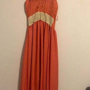 Peach colored dress that’s strapless.